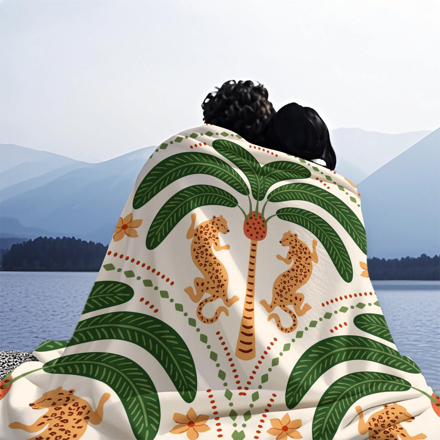 1 Pcs Tropical Cheetah & Palm Blanket, Bohemian Style Flannel Blanket, Warm, Breathable and Shed-Free, Essential for Travel and Picnics, Ideal for Exotic Style Lovers, Unique Bedrooms and Dorm Napping