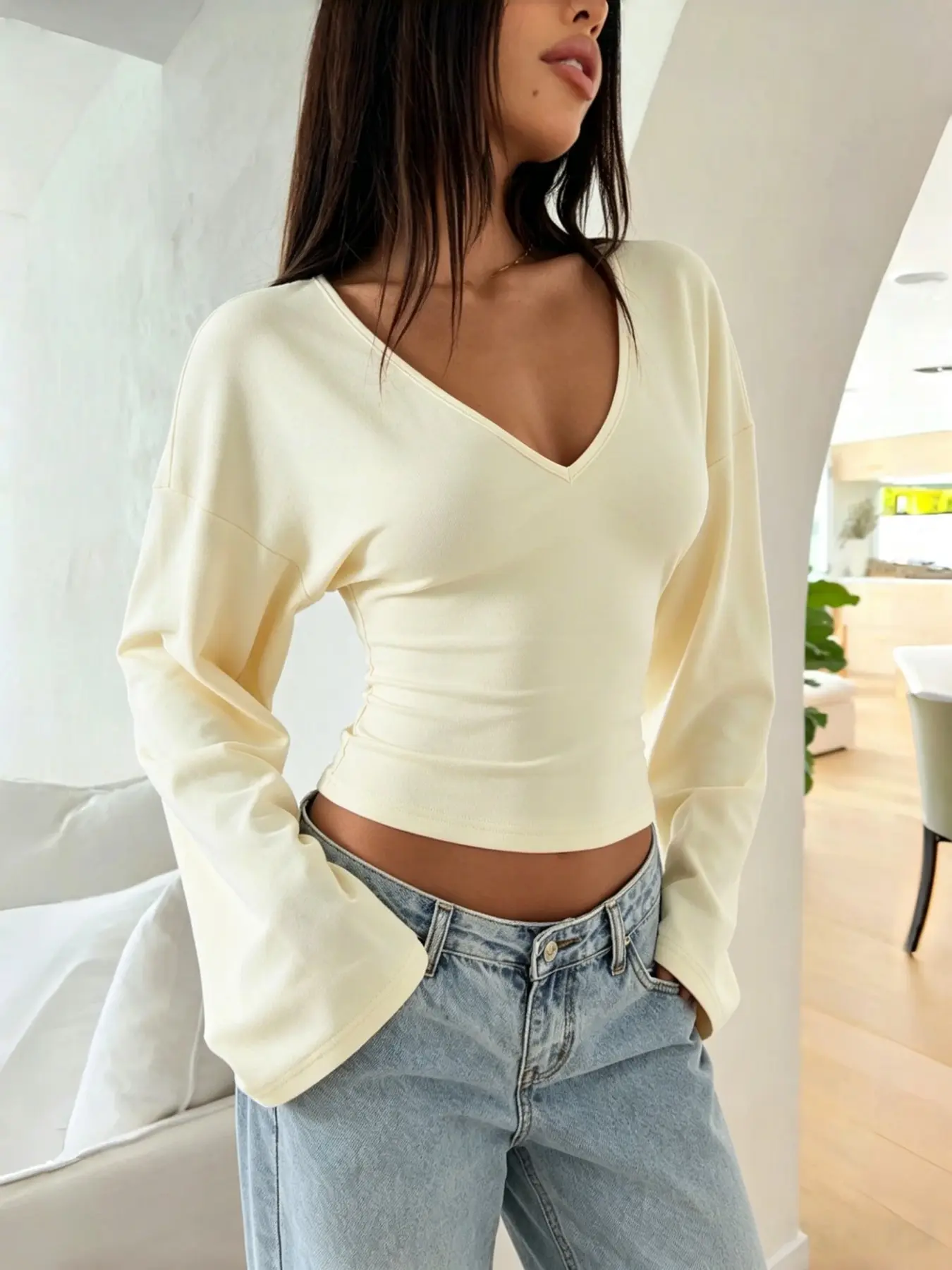 【Black Friday】Elegant V-Neck Long-Sleeve T-Shirt, Slim Fit and Casual Style, Soft and Comfortable Fabric, Plain Design for Daily Wear