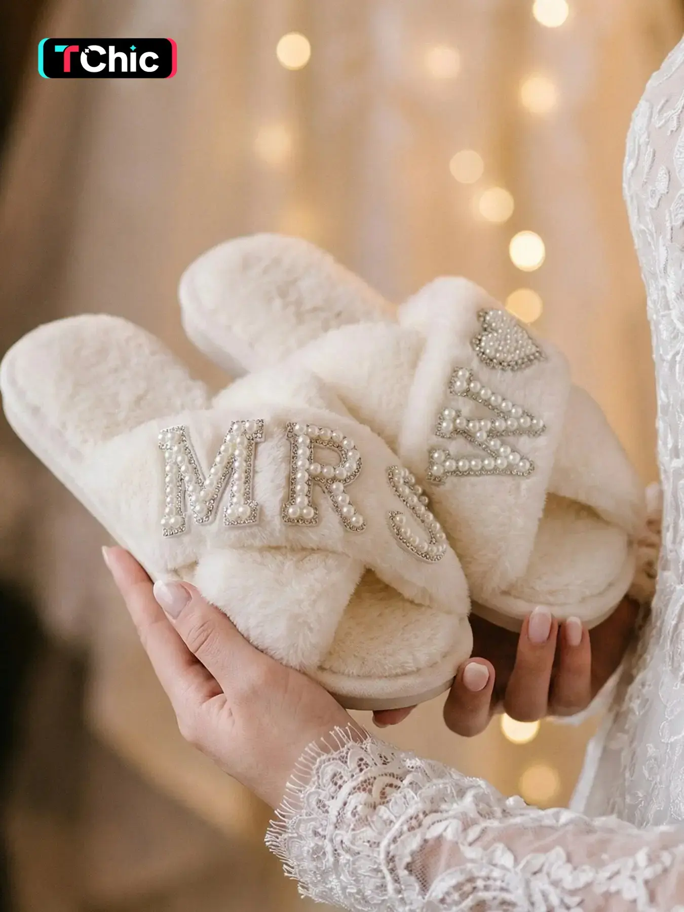 Ivory Cross Band Fuzzy Bride Slippers, Pearl Rhinestone MRS W Letter & Heart Decor Open Toe Plush House Slides, Soft Warm Non Slip Indoor Footwear, Soft Fluffy Footwear, Matching Wedding Robe Shoes, Bridal Shower Honeymoon Bridesmaid Gift