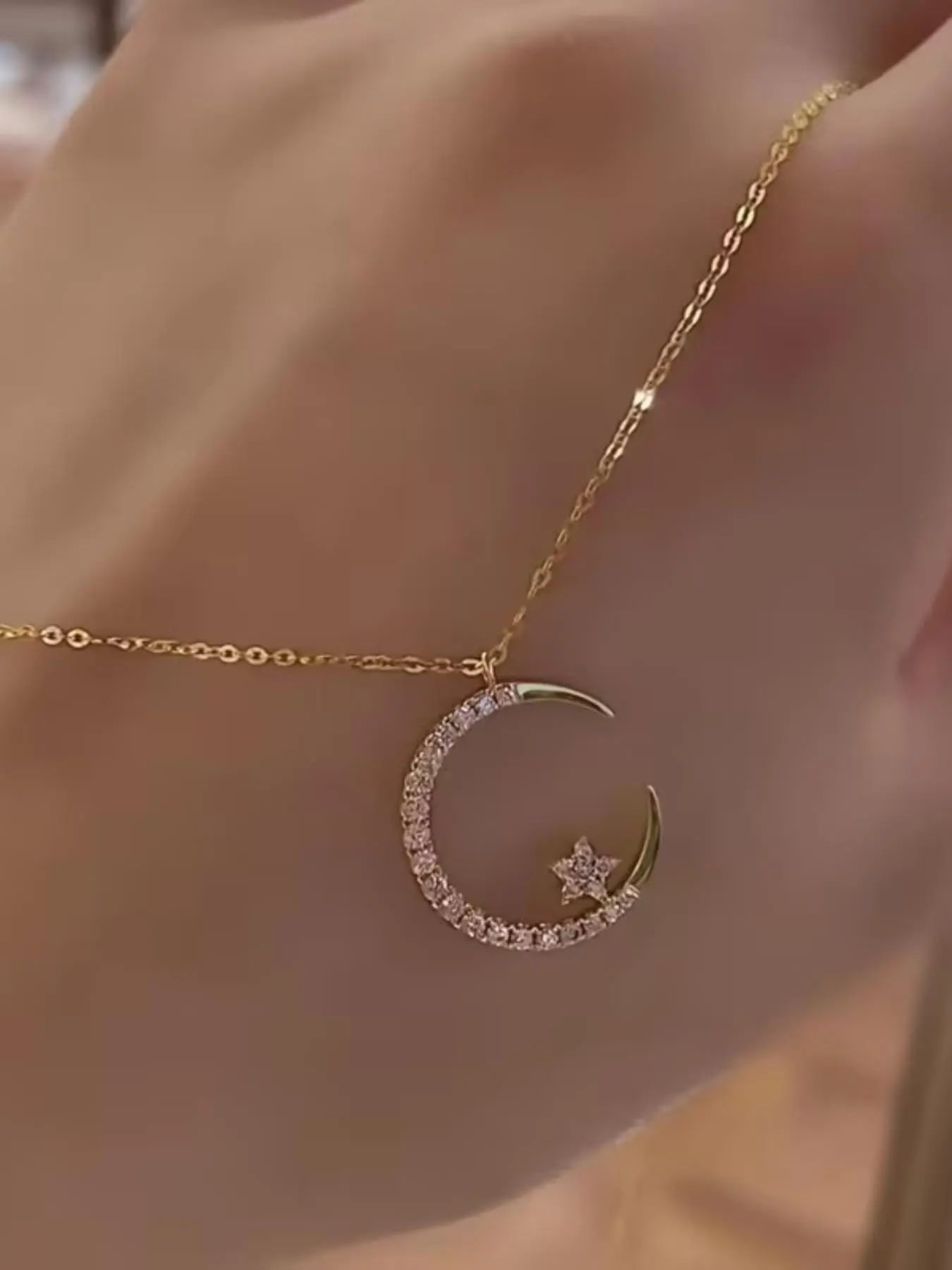 New Star Moon Crystal Necklace, Ultra Shiny High-End Design, Elegant Jewelry for Special Occasions, Perfect Gift Idea, Shining Necklace