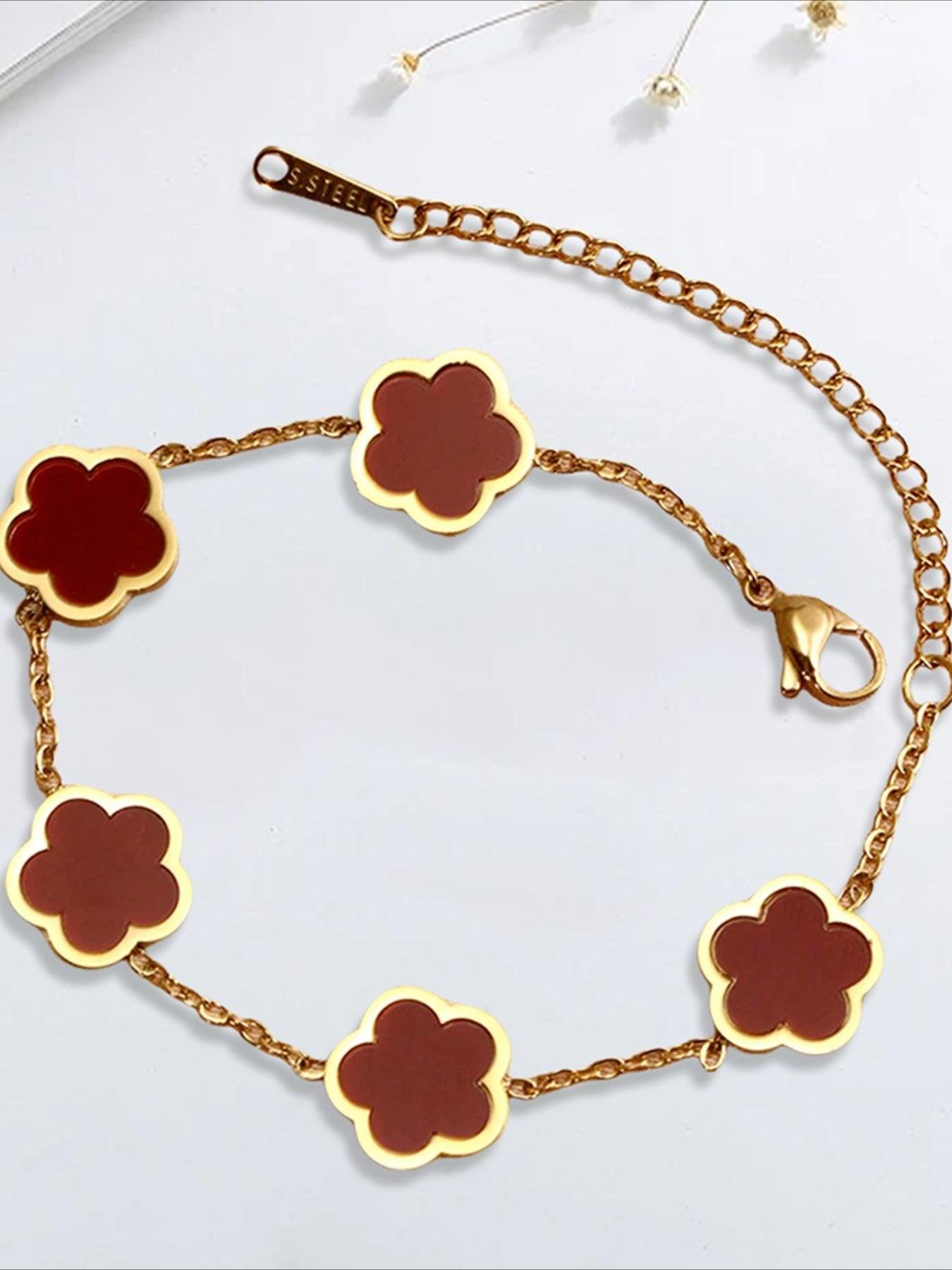 A Fashionable and Versatile Lucky Five-leaf Flower Bracelet, Suitable for Wearing To Banquets and Christmas, An Essential Gift