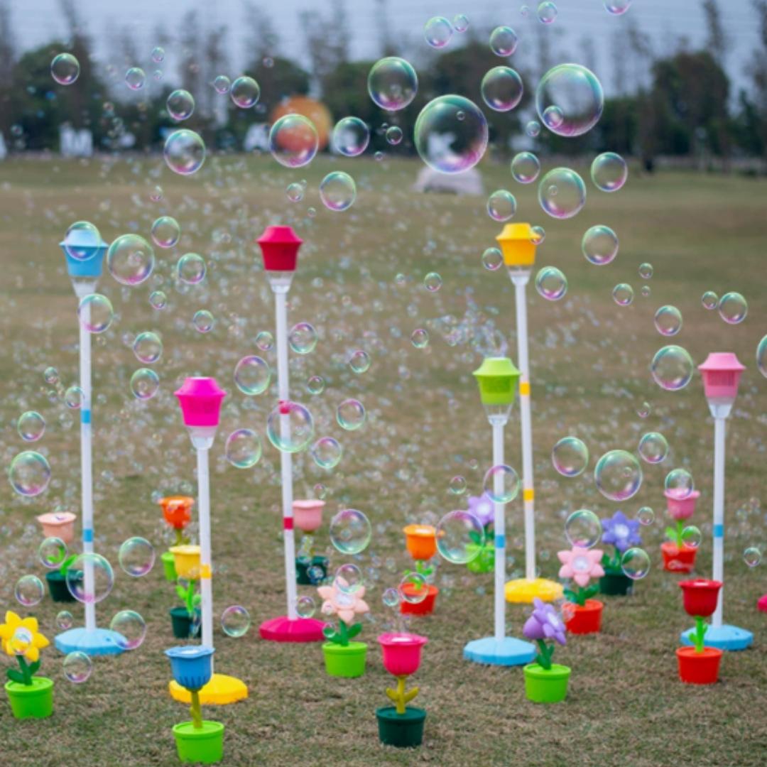 Streetlight Bubble Machine, “Torch” Bubble Machine with Music and Lights—an outdoor children's toy perfect for weddings and parties. Suitable for various occasions. Requires 3 AA batteries (not included). Recommended for ages 3 and up. Comes in a box.