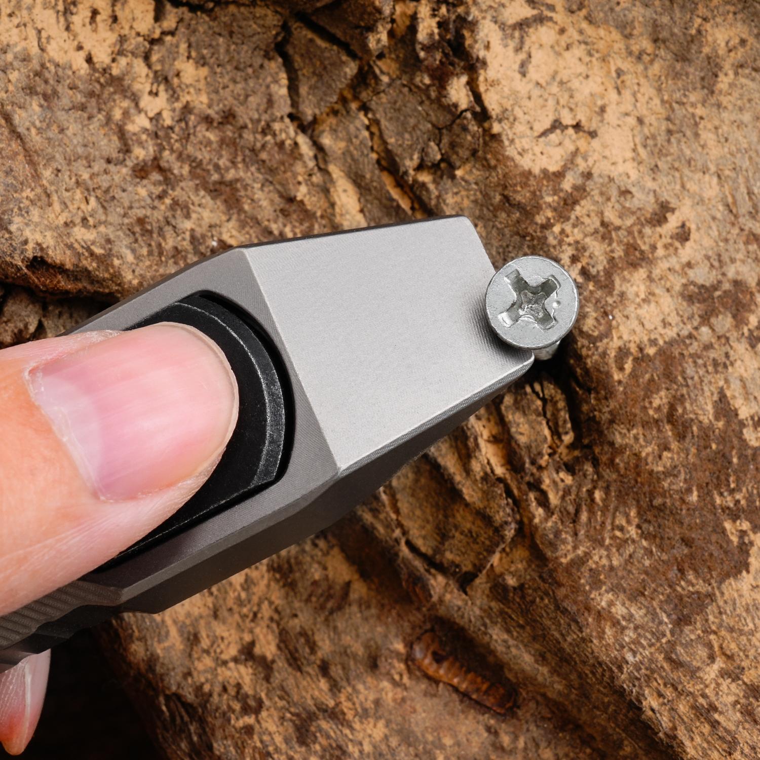 Titanium Alloy Dual Direction Ratchet Wrench with Mini Cross Screwdriver, Phillips Screwdriver, Small Pry Bar, Outdoor Bottle Opener