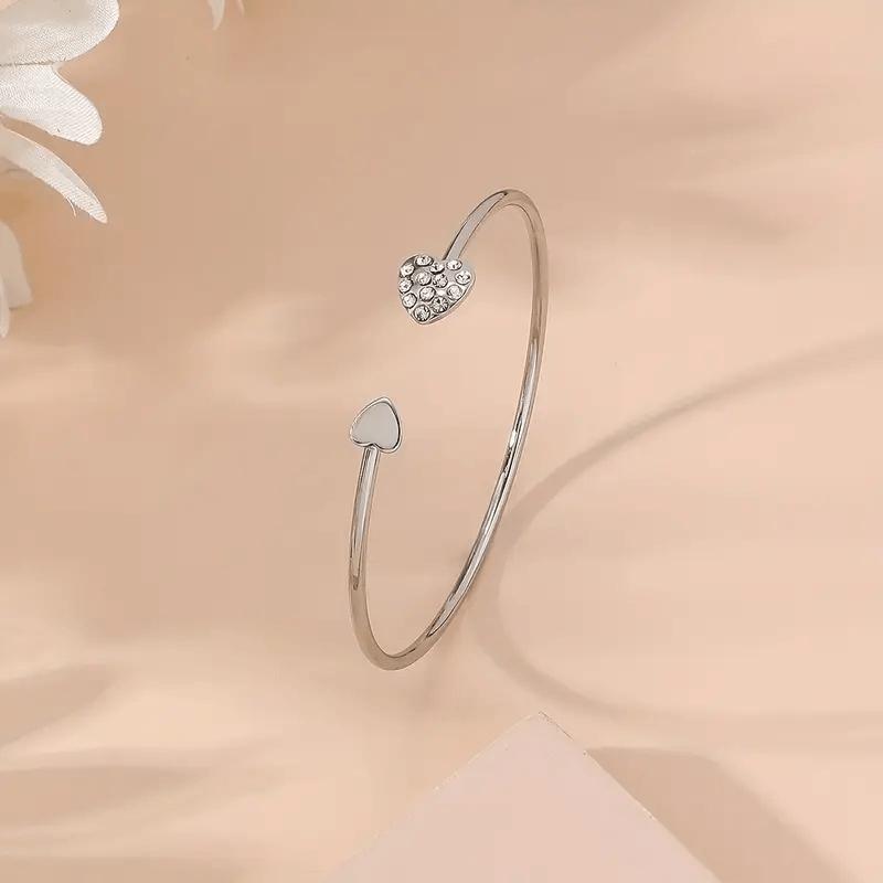 Adjustable Gold-tone Cuff Bracelet, Double Heart Opening Bracelet, Inlaid with Sparkling Zircon, Ideal for Daily Wear and Gifting, Valentine'S Day Accessory, Elegant Accessory, Zirconia Stone Accent