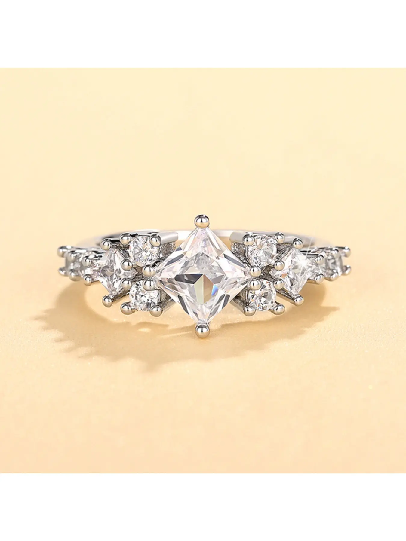 Elegant, luxurious, and exquisitely inlaid diamond cubic zirconia women's ring