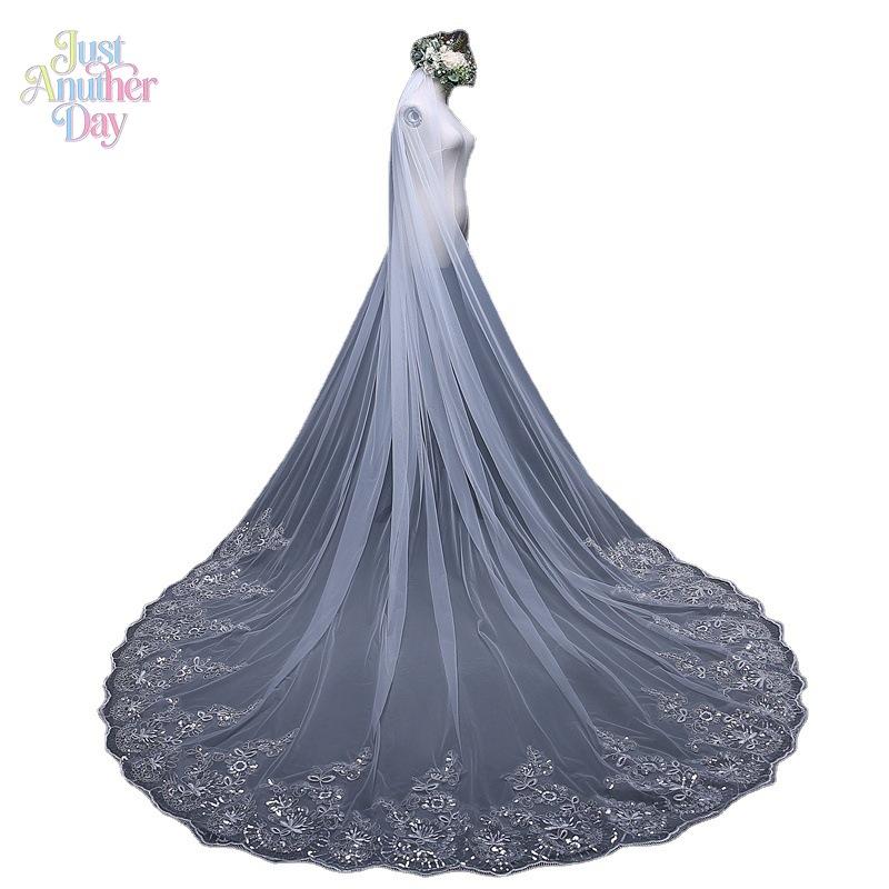 Luxury Sequin Lace Cathedral Wedding Veil Long Bridal Trailing Veil with Sparkling Gold-Trimmed Lace Perfect for Grand Church Ceremonies and Ball Gown Wedding Dresses