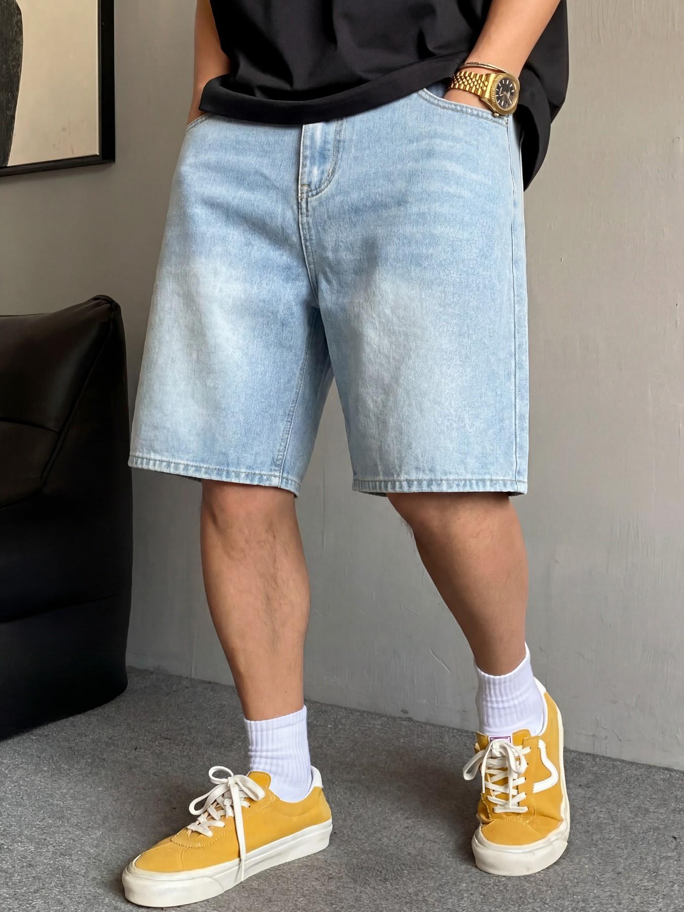 Men's basic light blue washed straight-leg denim shorts, casual, versatile and comfortable. Non-stretchy denim shorts with a regular straight-leg fit. Those who prefer a loose fit can order one size larger.