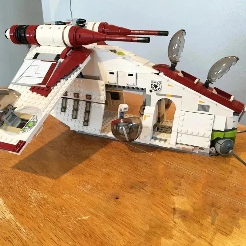 1228 Pieces New Arrival Space Battle Series Republic Ship DIY Decoration Building Blocks Collectible Toy for Kids Birthday Gift