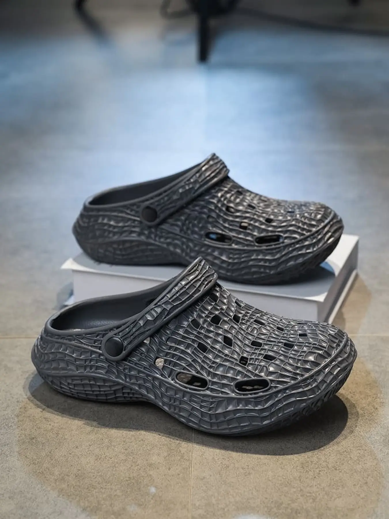 Unisex Futuristic Functional Croc Pattern Closed Toe Slides One-piece EVA Rotatable Heel Strap Dual Wear Ergonomic Soft Anti-slip Platform Multi-scene Sandals For Camping Skate Shower Home Use