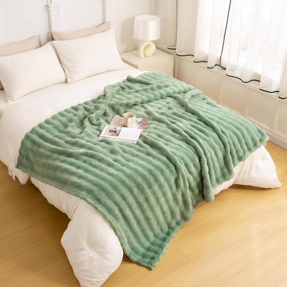 Ultra Soft Flannel Blanket Queen Size, Luxurious Plush Blanket for Sofa Bed Chair, Warm Breathable, Anti-Static Ultra Fine Fleece Bedding