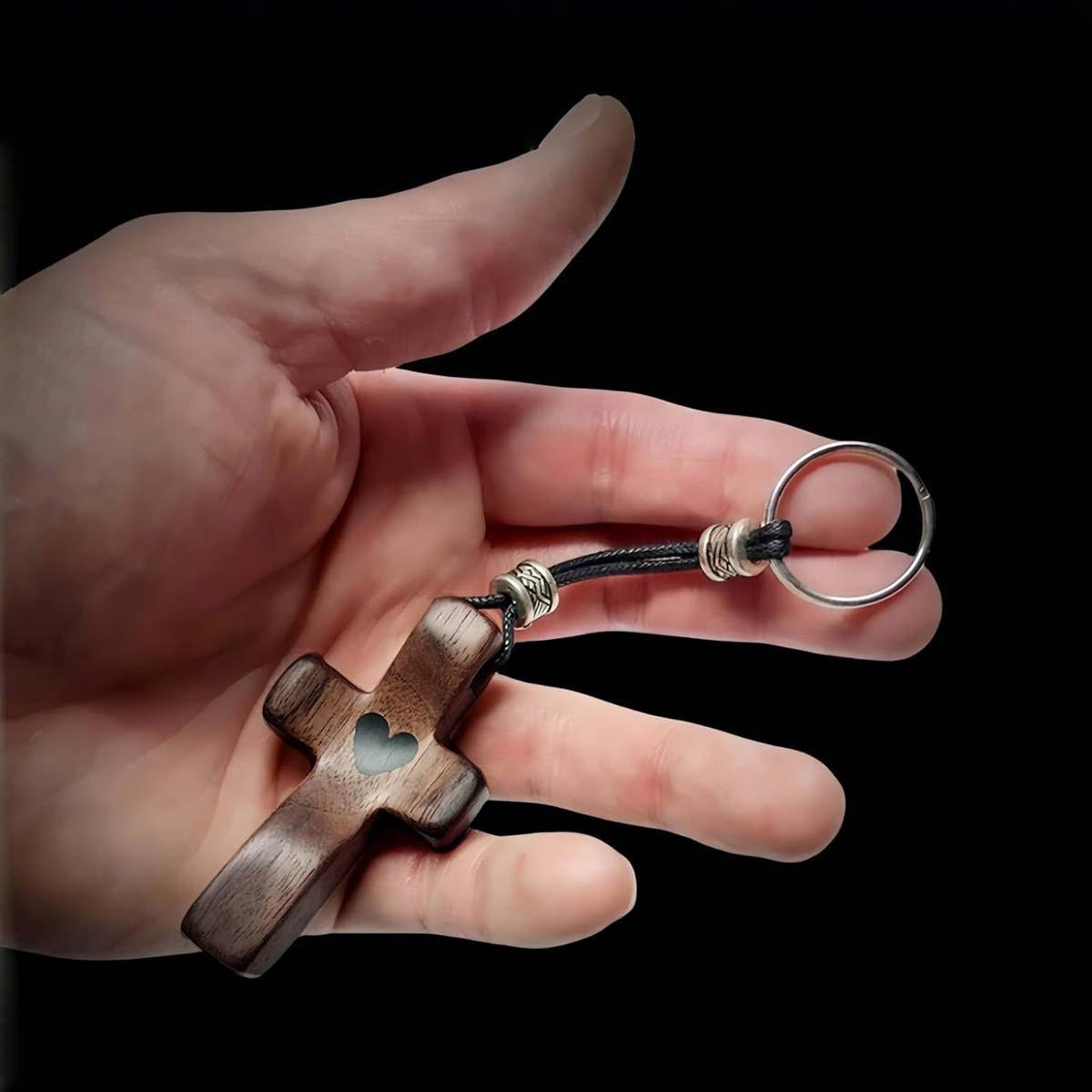 3/6 wooden heart-shaped cross keychains suitable for men and women, with heart-patterned charm key rings, walnut prayer, pocket cross fingertip anxiety relief stress-reducing heart keychain pendant, encouraging gift for loved ones, meaningful gift for her