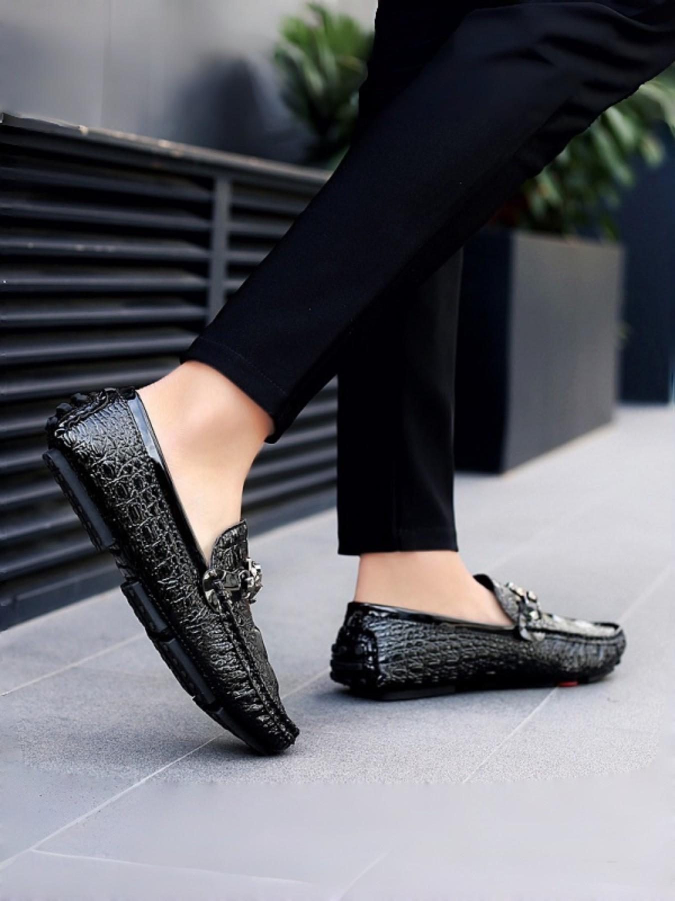 Men's Glossy Crocodile Texture Bean Shoes, Commuter & Fashionable Wear, Leather-Like Finish, Unique Metal Buckle Design