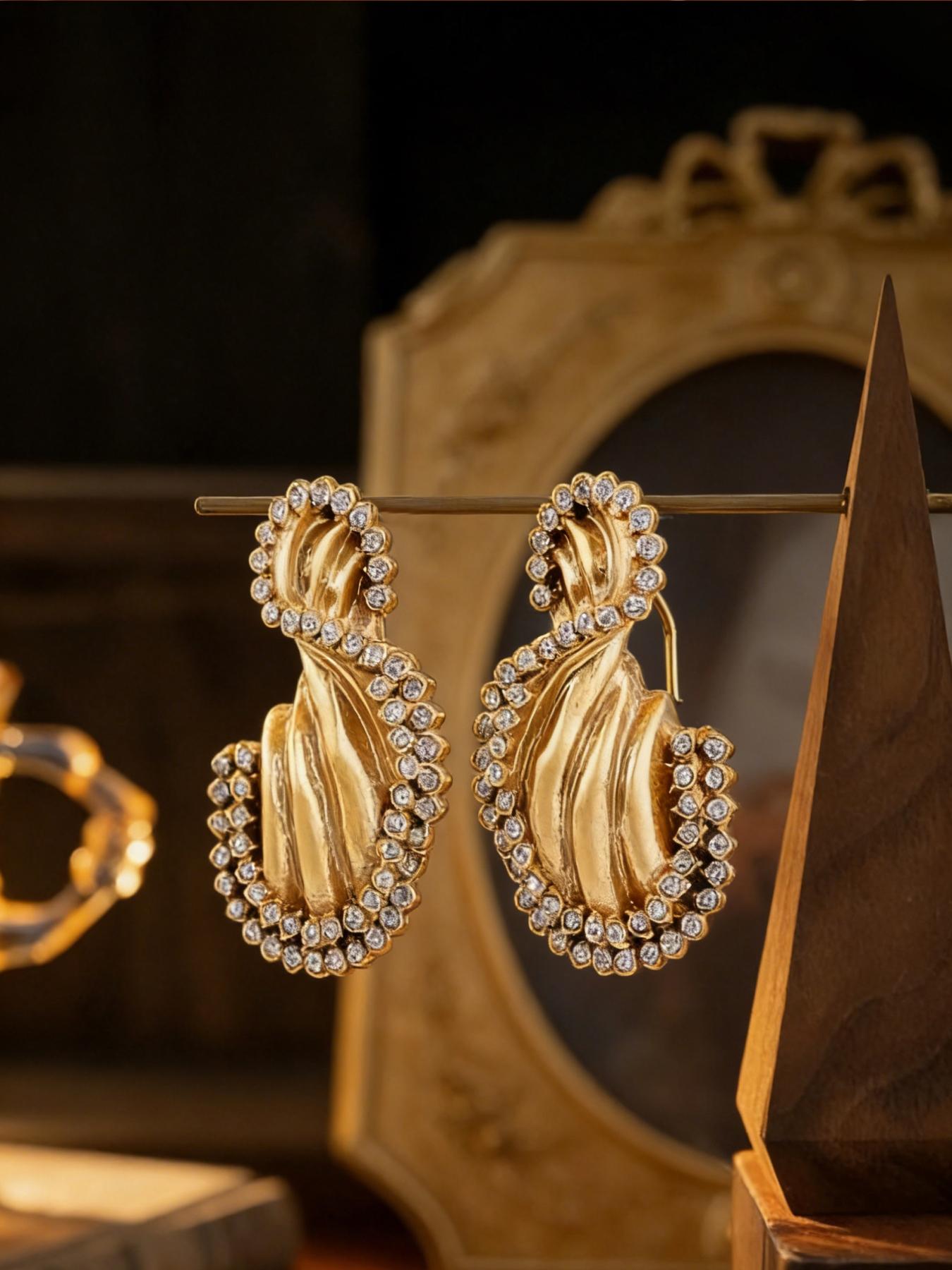 1 pair of vintage elegant tassel studded diamond earrings, suitable for daily commuting, vacation and dating, and also a surprising and exquisite small gift.