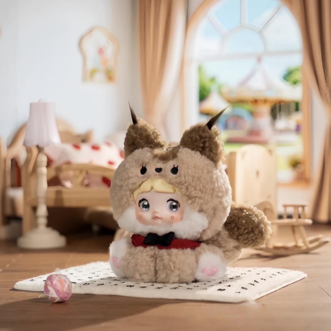 Nommi - Sitting Zoo Series New Plush Blind Box (1 Blind Box) Cute plush keychain with three sets of rotating eye patches for expression changes. Plush keychain blind box, trendy collectible figurine, gift. Suitable for car, desktop display,or bag charm