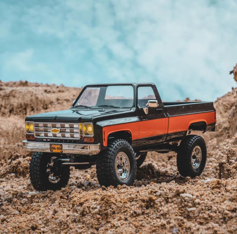 FMS 1/18 RC Crawler FCX18 Chevy K10 RC Truck RTR RC Car Model Car 8km/h 4WD 900mAh Hobby RC Cars Remote Control Car with LED Lights Vehicle 4-Ch 2.4GHz Transmitter