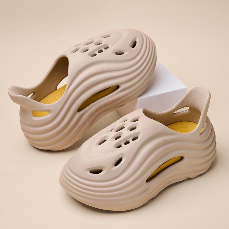 GRIP&GO Men's Alien Fashion Slip-On Sandals EVA Lightweight Outdoor Shoes Non-Slip Sole Soft Comfortable Breathable Tsinelas Black