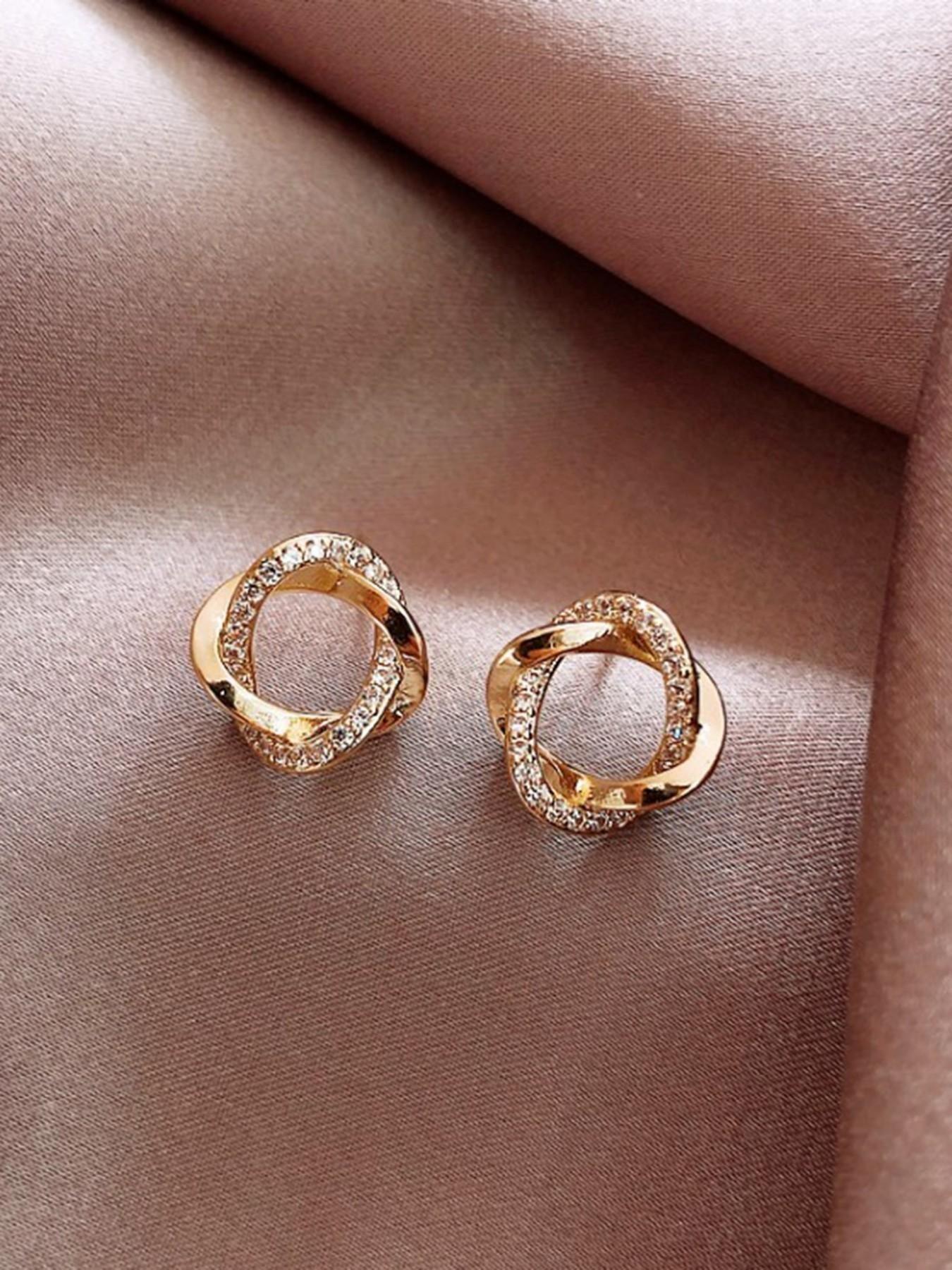 Metal Geometric Rhinestone Spiral Earrings, Unique Women's Daily Jewelry, Fashionable Ear Studs, Stylish Accessories for Everyday Wear