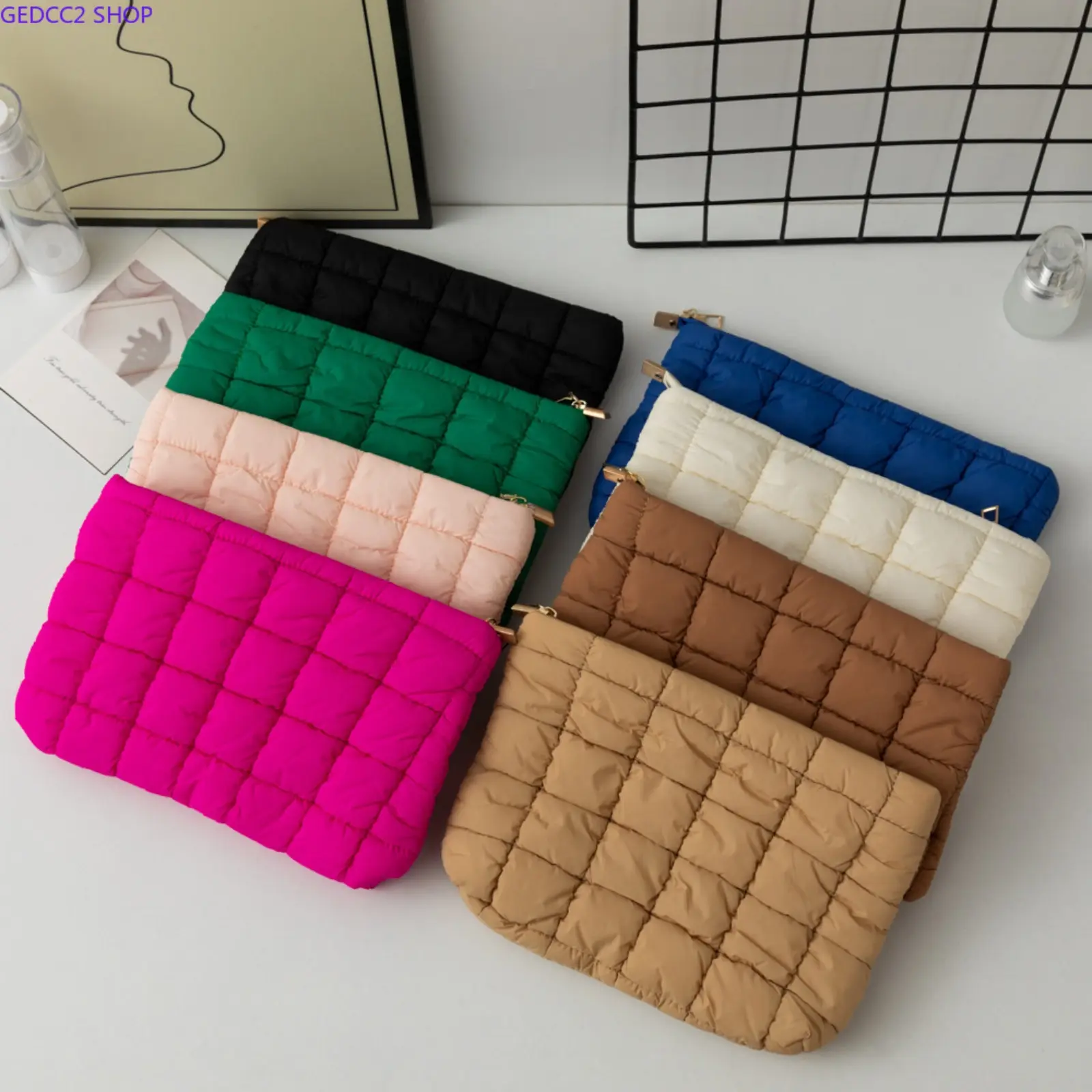 Women’s Quilted Puffer Mini Clutch Bag, Soft Compact Handbag with Chain Strap, Stylish Winter Purse for Casual Outfits (Sports & Outdoor Camping Hiking Hammock Accessory)