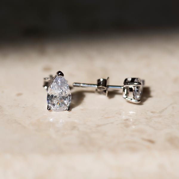 "VENOM TEARDROP DAZZLER"TIkTOK'S #1 EARINGS 2024! 4CT LIQUID FIRE MOISSANITE  SURGICAL-GRADE S925  "Earn 37 Compliments Per Hour"  CELEB-LOVED PHOTOSHOOT WEAPON  LIMIT 2/PERSON!  PRICE CRASH