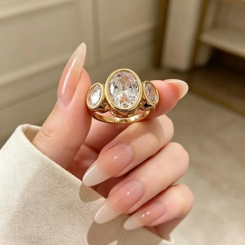 Women's Vintage Luxury Oval-Cut Cubic Zirconia Statement Ring - Lightweight Gold-Plated Minimalist Solitaire CZ Band, Stackable Beautiful Rings, Elegant Female Accessories Adults Female, High-End Diamond-Like Look, Birthday Gift for Jewelry Lovers