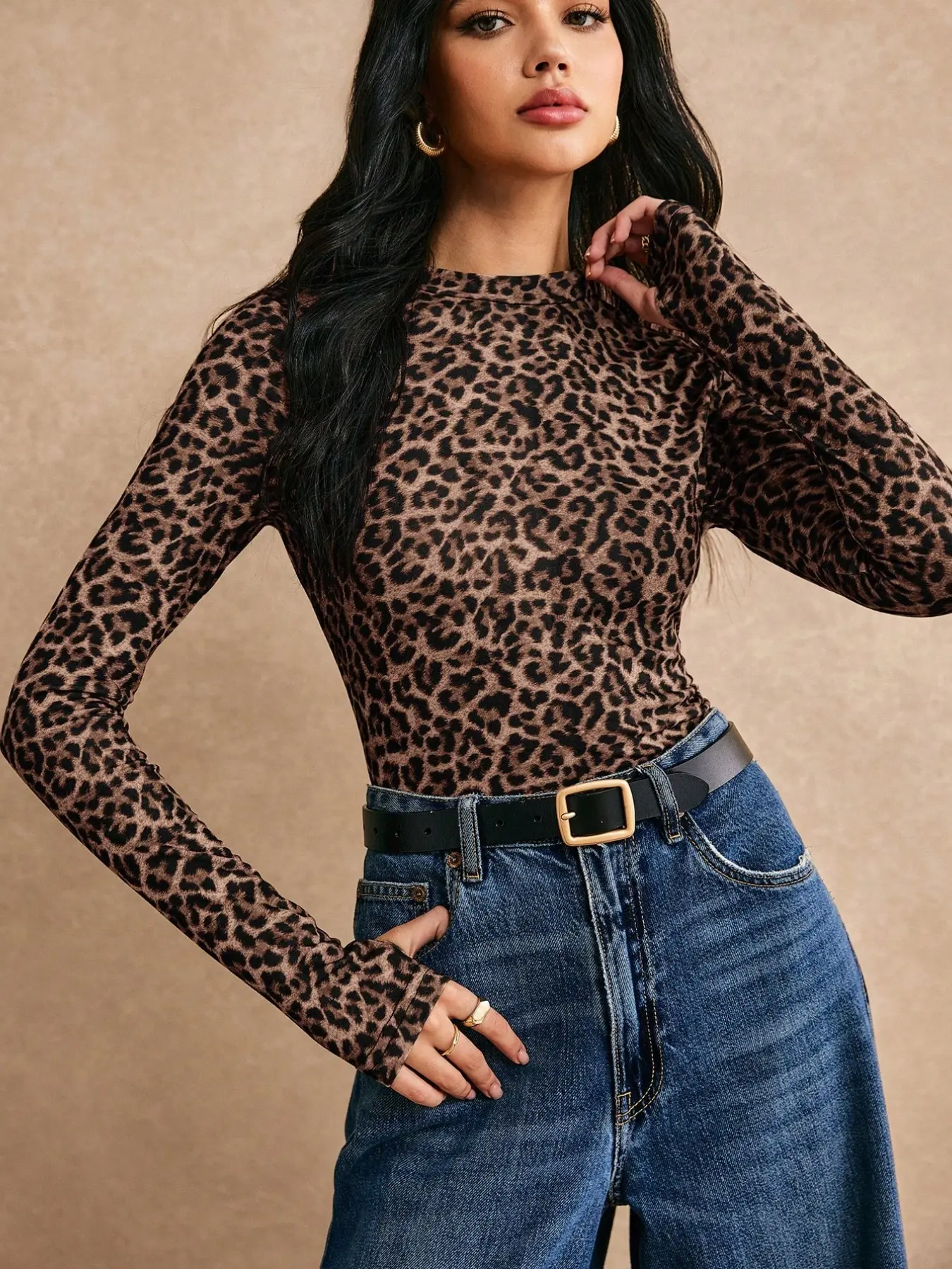 Classic Leopard Print Round Neck Fitted Long Sleeve Top for Women, Slimming Innerwear for Office and Casual Wear, Trendy Girl Style Shirt, Fitted Tops