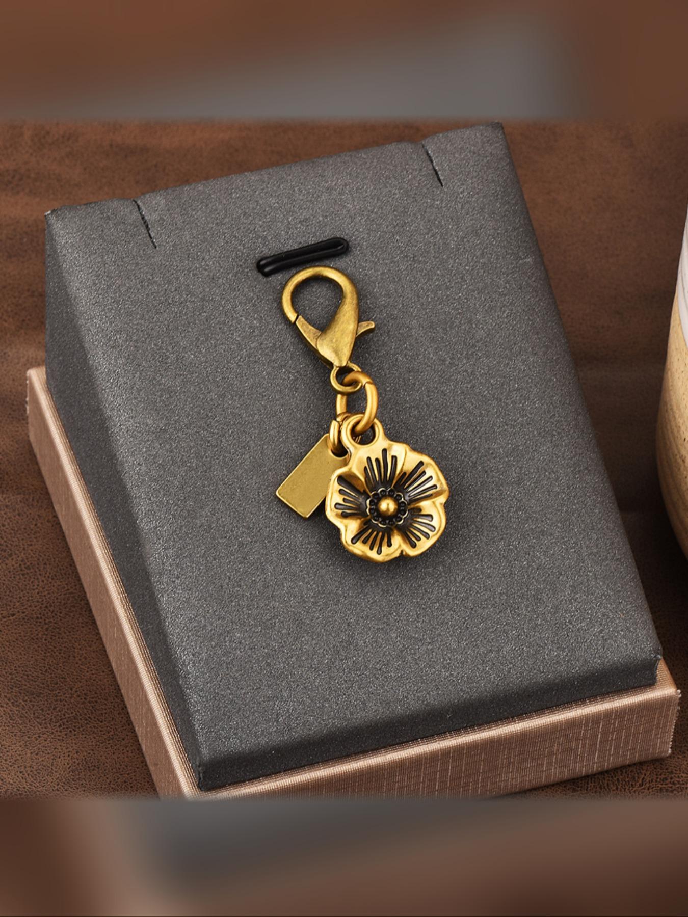 Bear Cherry Clover Butterfly Keychain, Cute Car Key Holder, Bag Accessory, All Seasons Decor, Plain Pattern, Cherry Design