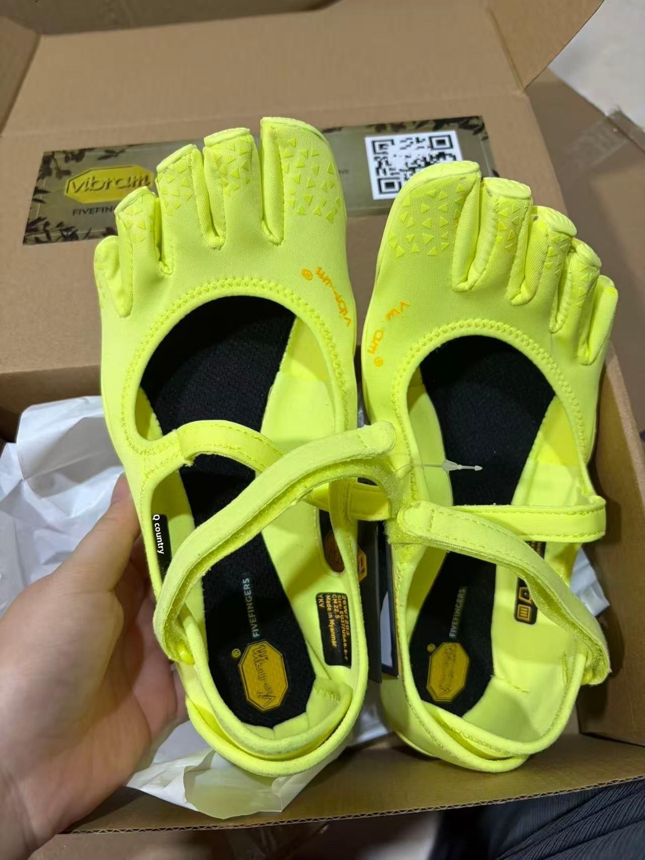 V-you know Unisex Split Toe Box Barefoot Yoga Training Shoes - Wide Toe Space, Soft Flexible, Slip Resistant, Velcro Strips Minimalist Footwear for Men & Women, Ideal for Yoga, Indoor Sports, Barefoot Workout Shoes, Lightweight Breathable Footwear