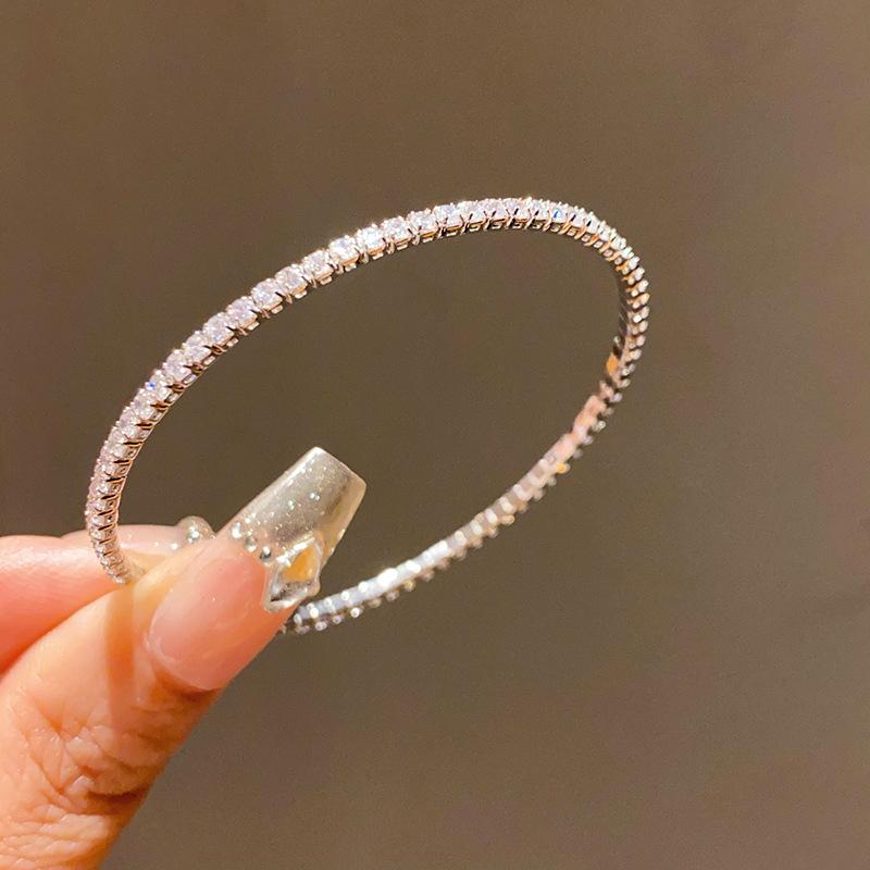 Simple Zircon Geometric Open Bracelet, a Fashionable and Sophisticated Luxury Bracelet with a Personalized, Exquisite, and Unique Design, Ideal as a Gift for Women