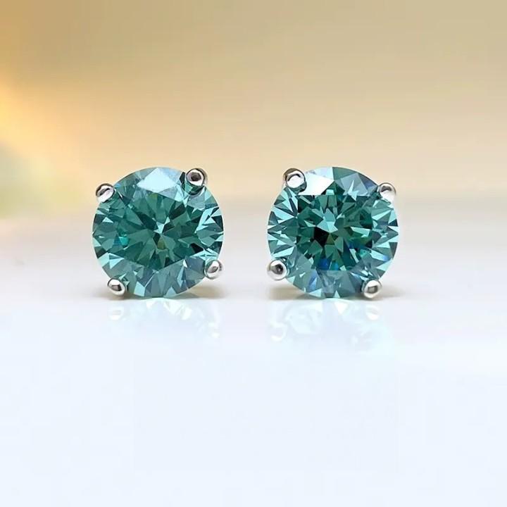 Delzzad 18k Gold-Plated Four-Prong Stud Earrings Round Lab-Created Moissanite Stud Earring S925 Sterling Silver/Copper Studs Moissanite Jewelry Perfect Birthday Mother’s Day Christmas Gift for Men Women Wedding Set Daily Anniversary Engagement Gift