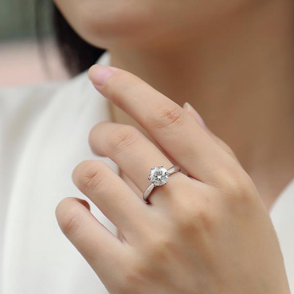 Classic Six Claws 0.5/1/2/3/5 Carats Solitaire Synthetic Moissanite Rings for Women 925 Sterling Silver Rings with 18K White Gold Plated Shiny Lab Create Diamond Promise Wedding Rings Birthday Anniversary Party Gifts
