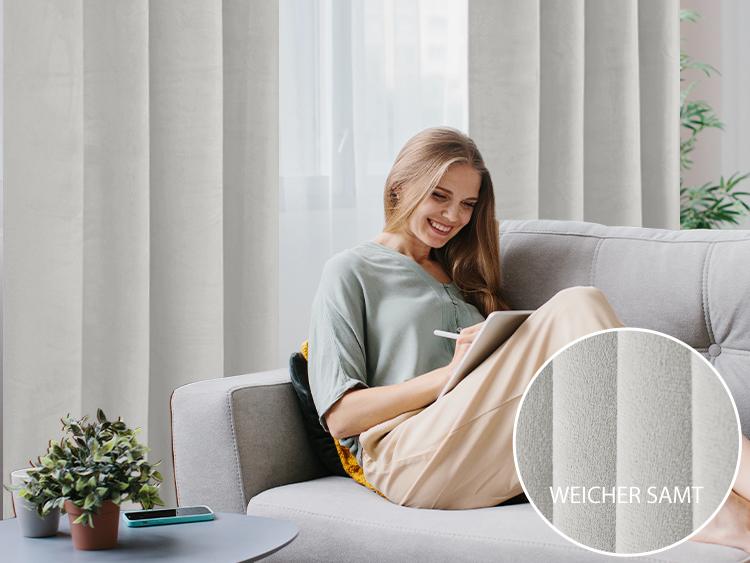 Deconovo Velvet Total Blackout Curtains – 2 Panels, Soft & Skin-Friendly, Thermal Insulated & Soundproof Drapes for Bedroom, Living Room & More