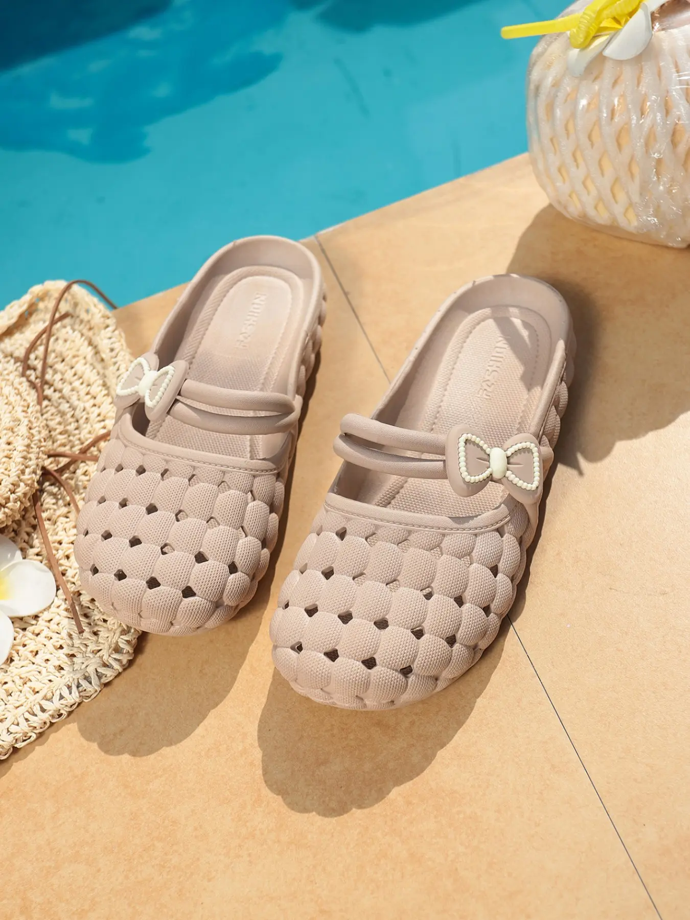 Soft Pearl Bow Women's Sandals, Hollow Out Waterproof Slippers, Casual PU Leather Rubber Sole, Less Than Ankle Height, Ideal for Home & Outdoor Use