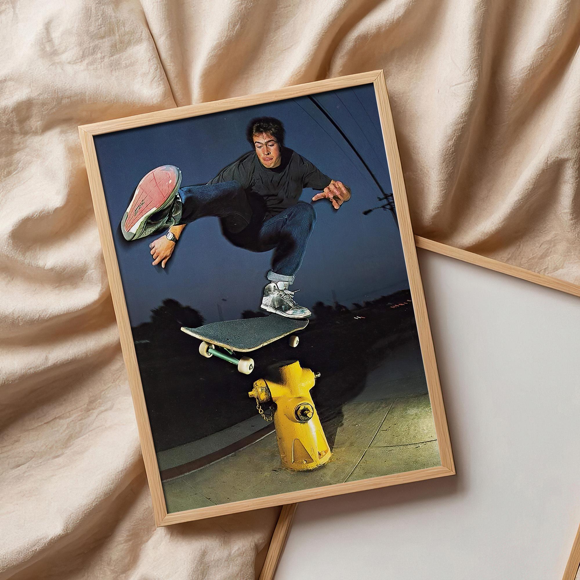 1pc Frameless Skateboarding Youth Canvas Art Print - Modern Vertical Wall Decor, High-Quality Vibrant Action-Packed Skateboarder Mid-Air Trick Poster for Living Room, Bedroom, Home Office - Indoor/Outdoor Durable Canvas Painting