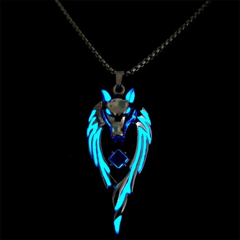 Simple Niche Wolf Head Pendant Necklace Men and Women Glow-in-the-dark Jewelry Hip Hop Punk Party Niche PopularPendantGift