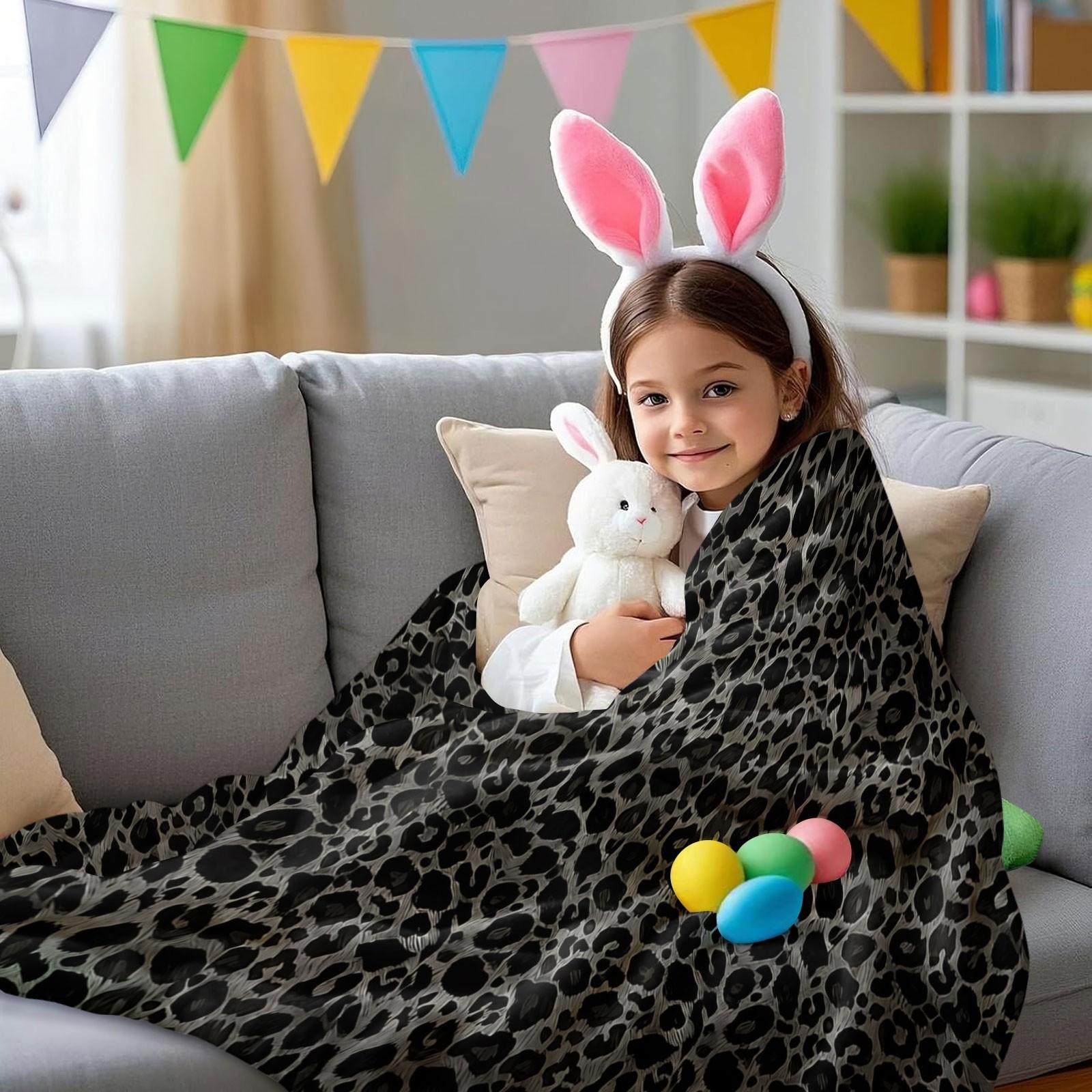 Black Gray Leopard Print Throw Blanket, Soft Skin-Friendly Plush, Lightweight Cozy Blanket for Couch Bed Office, All Seasons, Wild Animal Pattern for Men Women Teens, Aesthetic Room Decor, Perfect Gift