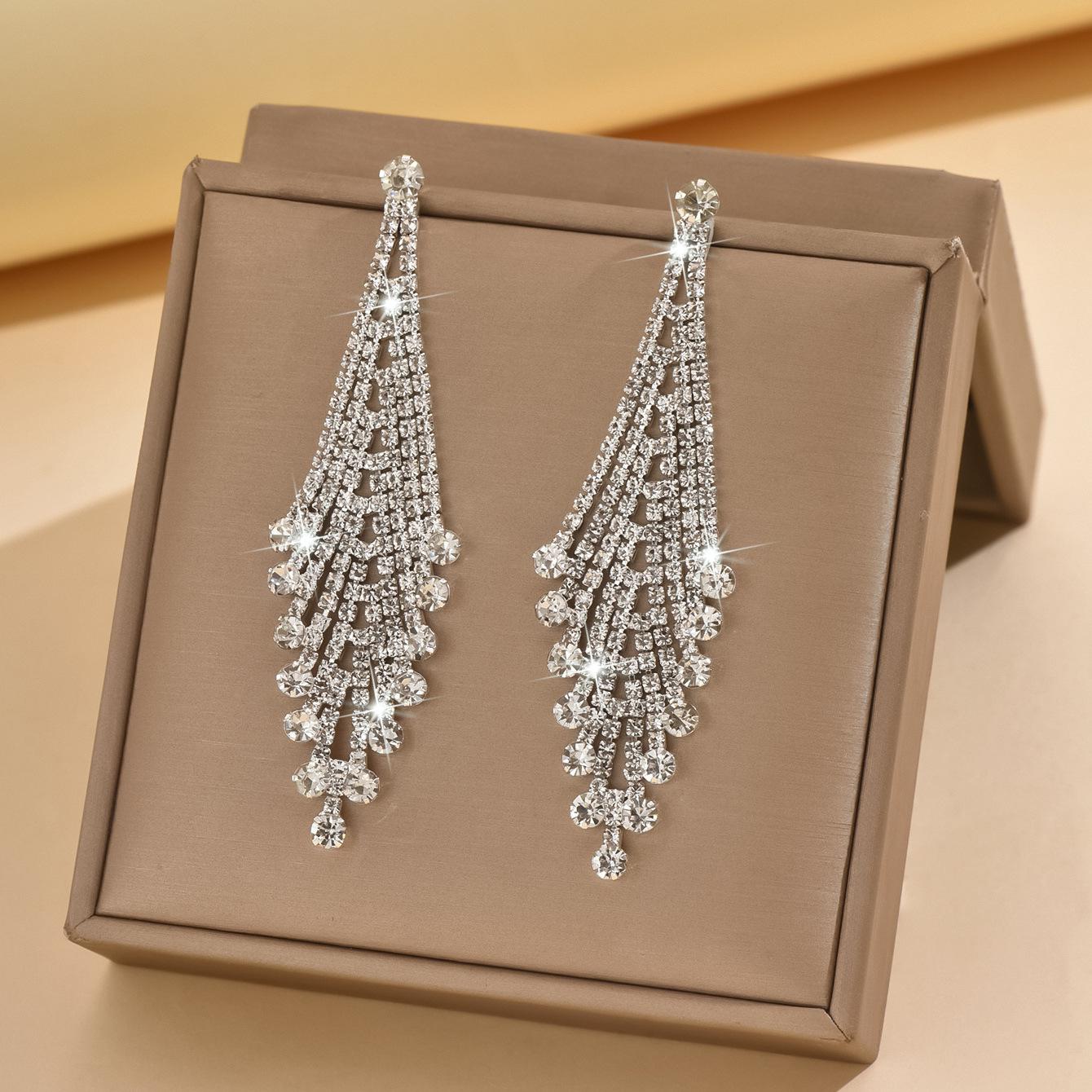 Women's Statement Rhombus Long Drop Dangling Earrings with Sparkling Rhinestone Pave, Adult Sports & Outdoor Accessory Jewelry, 1 Pair, Rhinestone Earrings