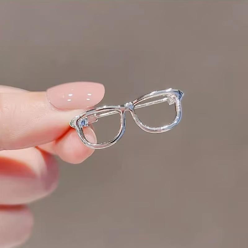 10-Pack Durable Safety Pins, Multi-Functional Sewing and Crafting Supplies, Fashionable Alloy Design, Ideal for Clothing Alterations