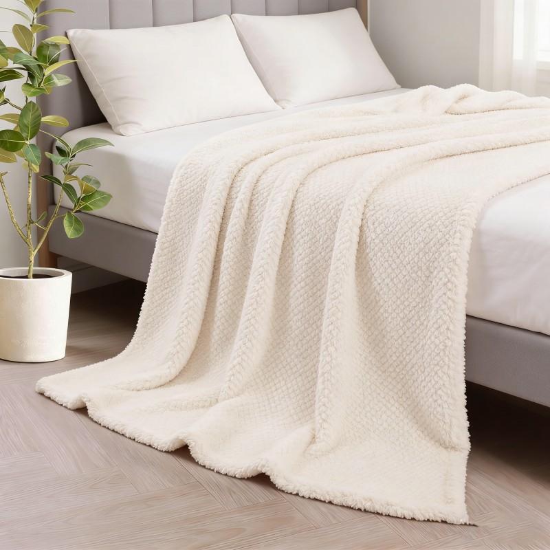 Fuzzy Fleece Throw Blanket for Couch， Fluffy Warm Soft Jacquard Blankets for All Season，Soft Luxurious for Bed, Soft Fleece Throws for Sofa Chair，Cozy Warm Lightweight All Season Blanket Throw