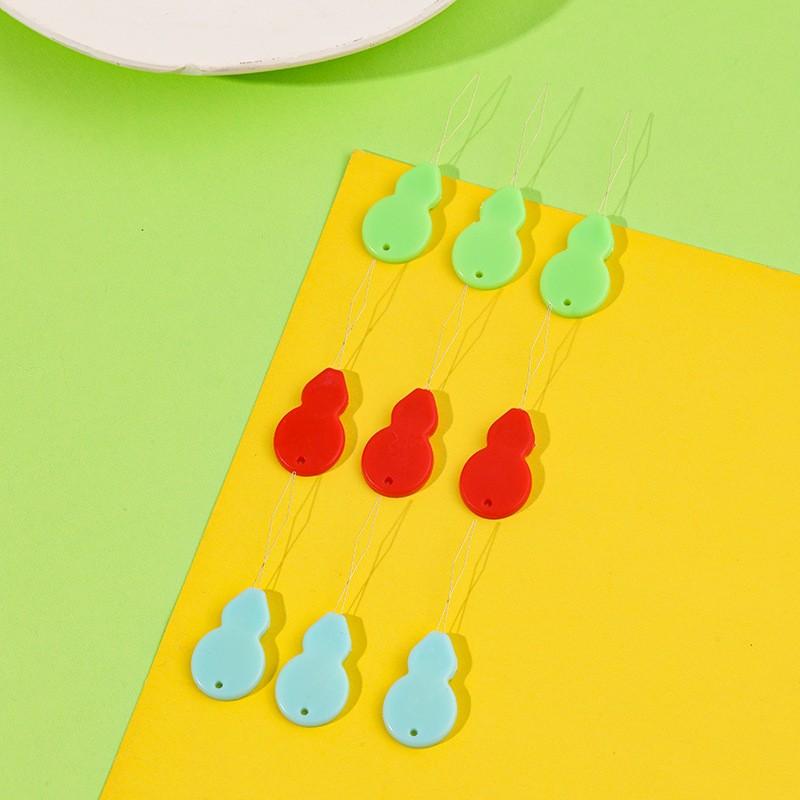 3-Pack Plastic Thimble Set, Durable & Vibrant Colors, Ideal for Hand Sewing & Machine Embroidery, Perfect for Crafting Projects