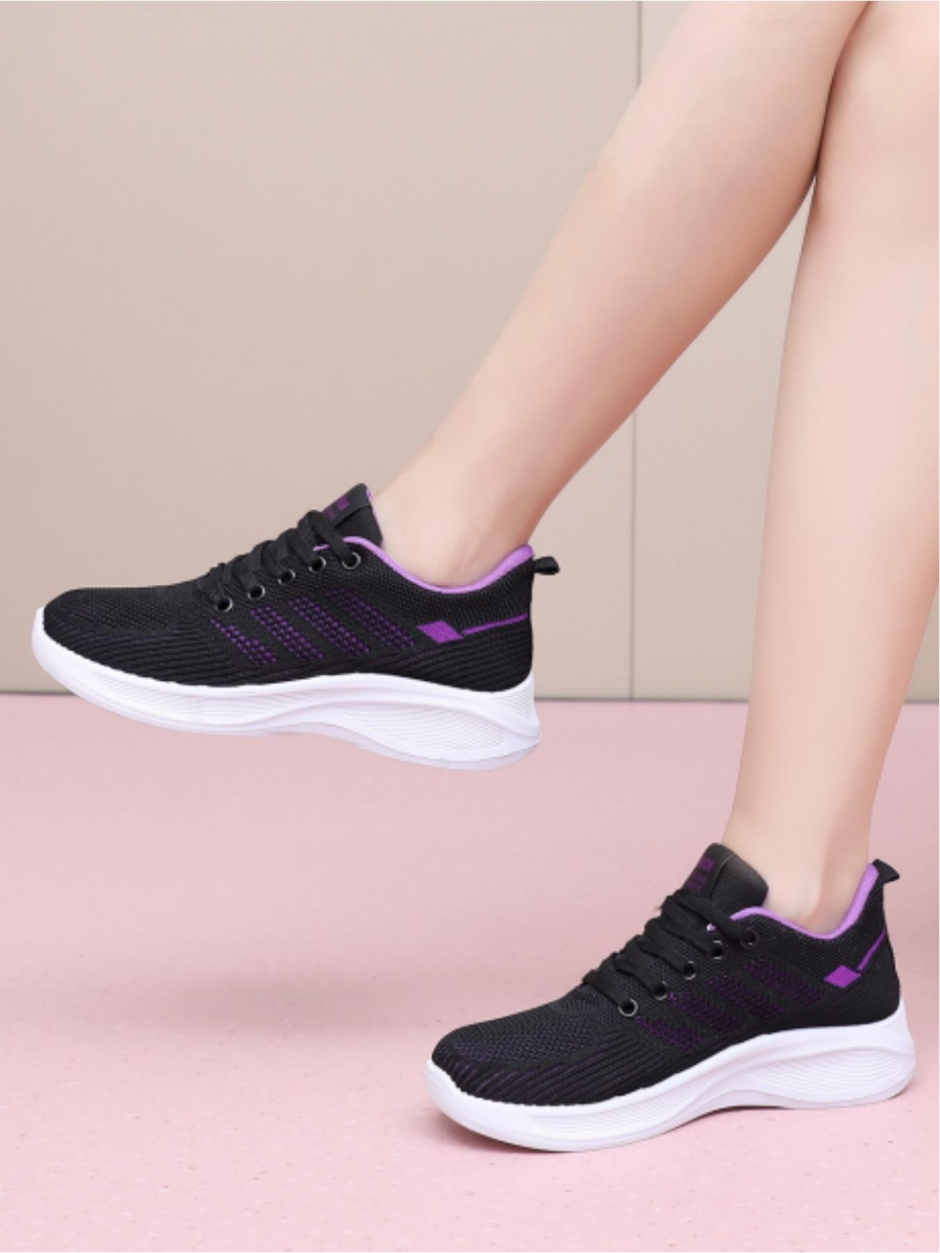 Ladies' casual sports shoes, with contrasting color decoration and fashionable design, trendy logo highlighting personality, breathable mesh wrapping for comfortable and lightweight, thick sole structure for stable support and rebound