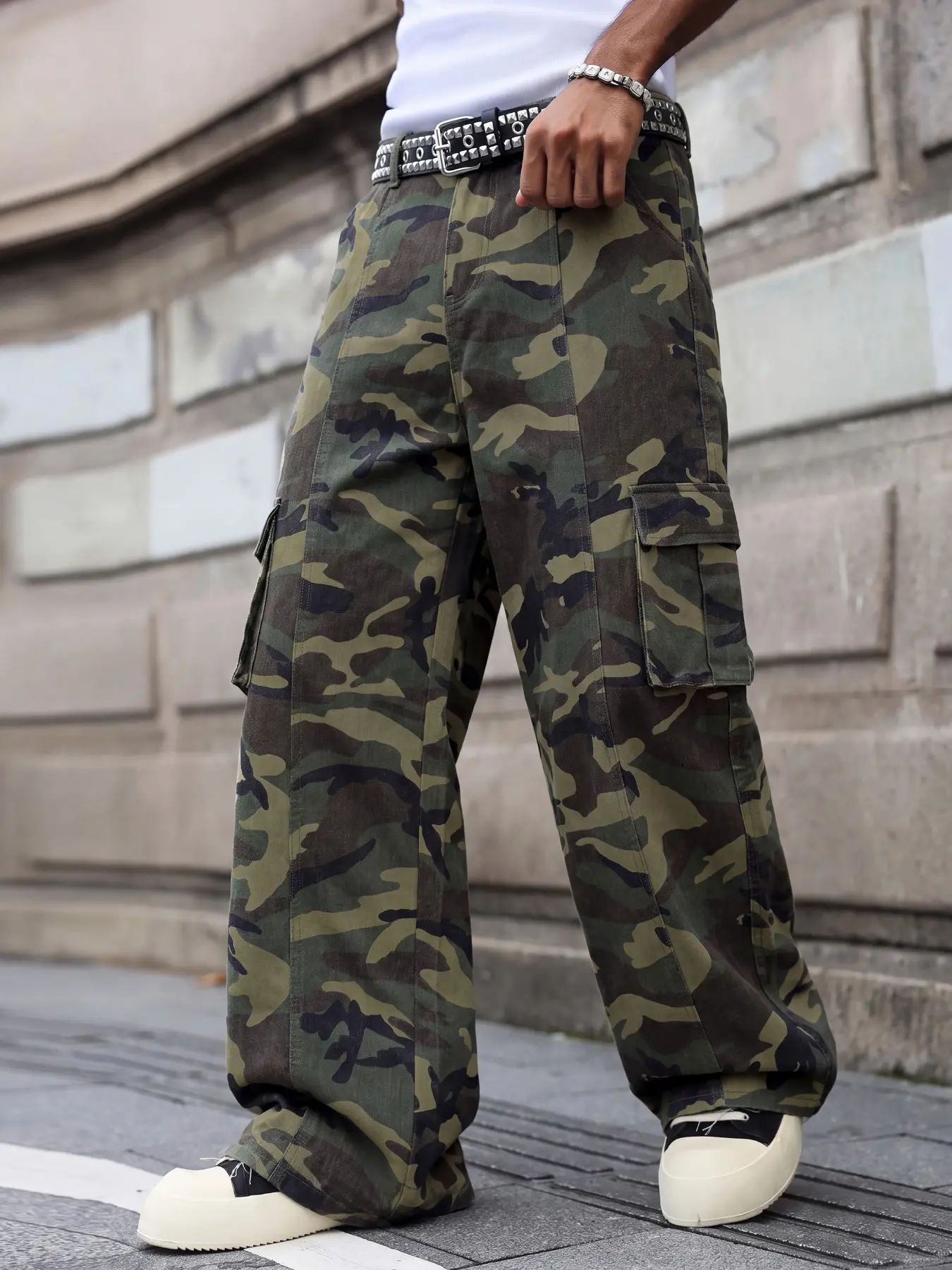Men’s American vintage camouflage loose straight-leg jeans, side large-pocket cargo design, all-season men’s bottoms.