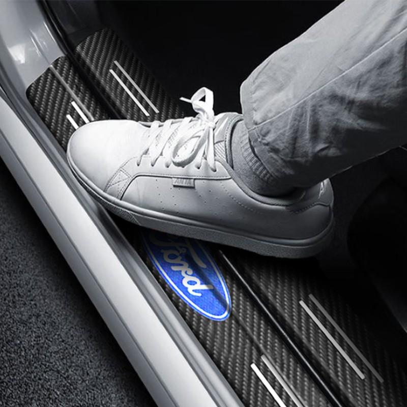 5Pcs/Set Car Badge Logo Universal Door Sill Sticker Trunk Guard Sticker Decorative Anti-Kick Anti-Scratch 3D Carbon Fiber Protective Film Car Accessories Suitable for Ford Focus 2 3 4 MK2 MK3 MK4 ST F150 Mondeo Fiesta Fusion Ranger Mustang Shelby Kuga Edg