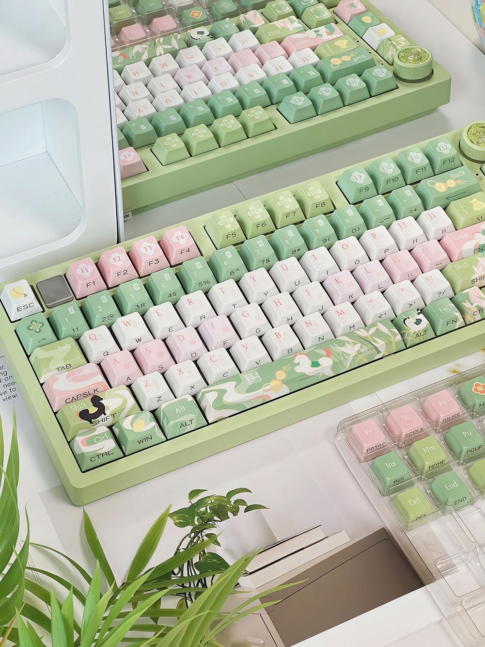 New Galloping Through Spring Breeze Theme Keycaps, Cherry Profile, Dual Color Pbt, Heat Transfer, Durable, High Aesthetic, for Mechanical Keyboard Players
