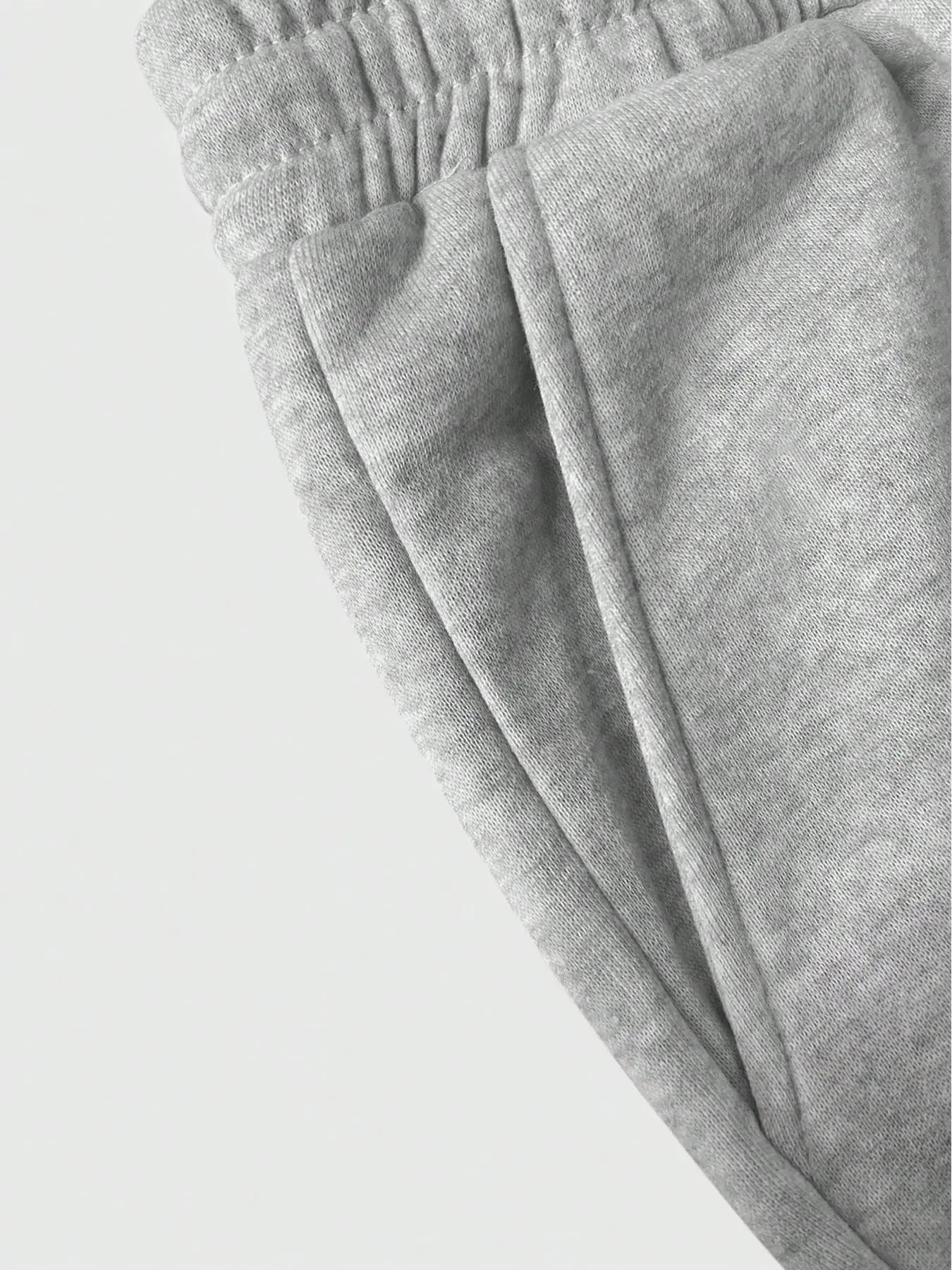 Men Dual Side Curved Bold Letter Print 7 Length Capri Sweat Shorts, Contrast White Drawstring Elastic High Waist Loose Wide Leg Calf-Length Bermuda Bottoms, Y2K Hip Hop Streetwear Jogger Shorts