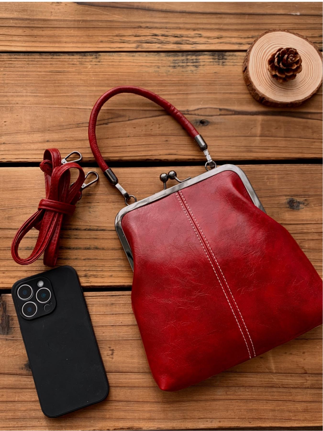 European and American style retro clasp purse, high-end waxed leather crossbody bag, niche design, suitable for parties, dinners, shopping, commuting, and everyday accessories, Lightweight Crossbody Bag, Fashionable Unique Bags