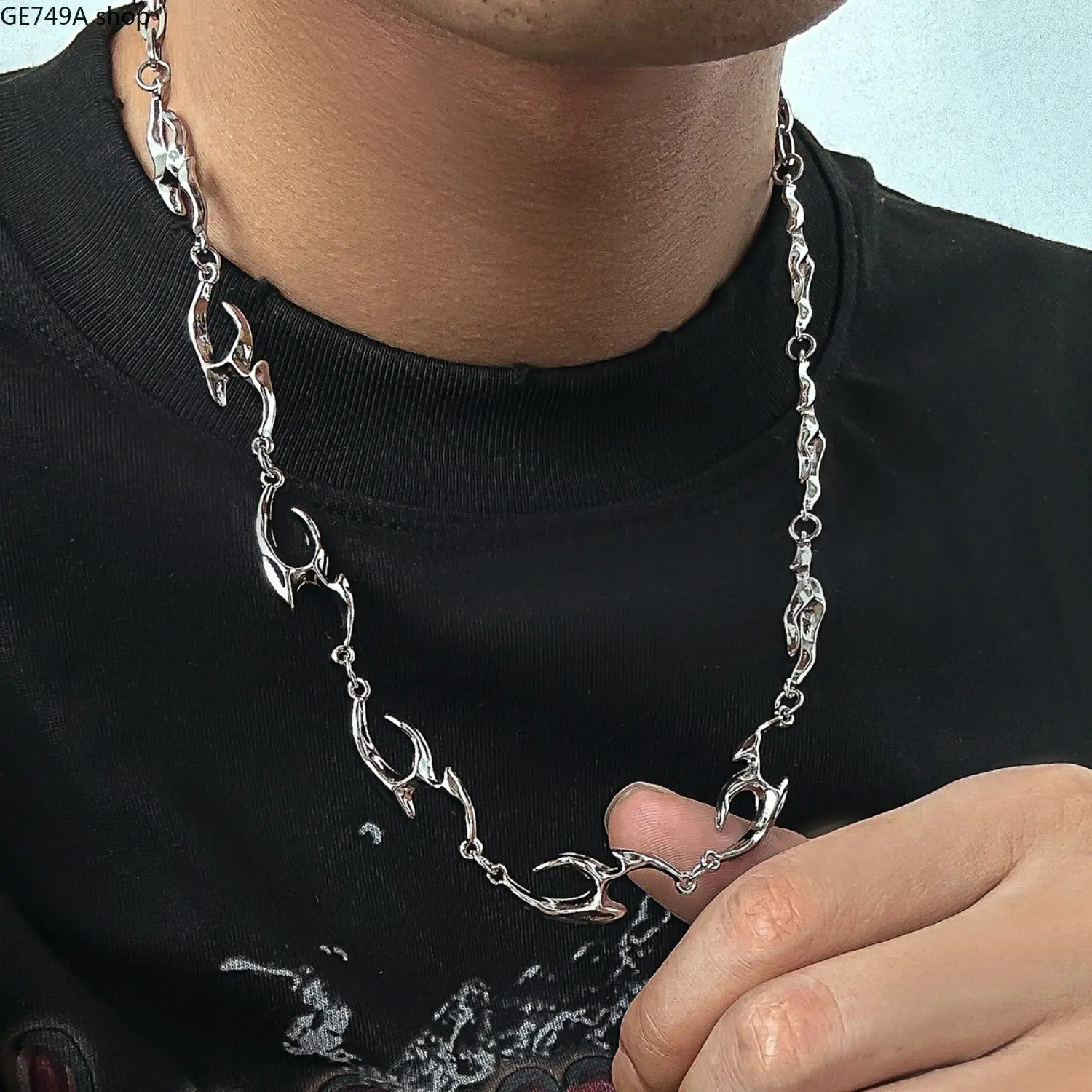Men's Irregular Liquid Metal Flame Link Chain Necklace - Choker Length, Punk Rock Y2K Silver Unisex Wear Men's Accessories, Gothic Vintage Harajuku Cyberpunk Alien Costume Jewelry, Cool Gift
