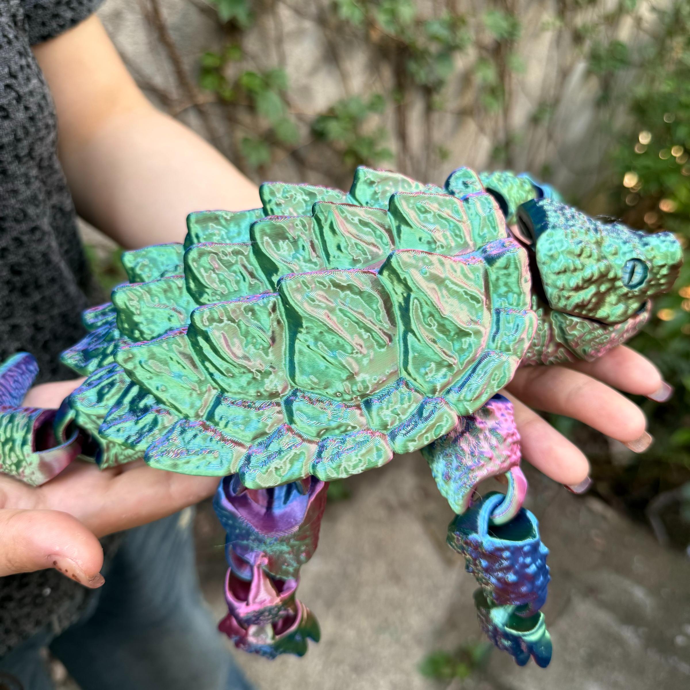 3D Printed Crocodile Statue Decoration, Two Sizes Available, Unique Home Decor, Christmas Gift, Realistic Eyes, Moveable Joints, Turtle Designs