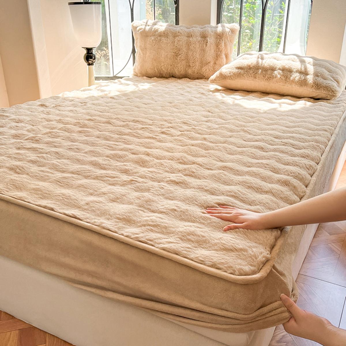 Faux Rabbit Fur Fitted Sheet Set, Ultra Soft Warm Solid Color Bedding, 3-Piece Luxury Bed Sheet Set with 1 Fitted Sheet & 1/2 Pillowcases, All Season Cozy Bedding for Bedroom Dorm Sofa, Fluffy Plush Christmas Gift, Decorative Bedsheet Sets