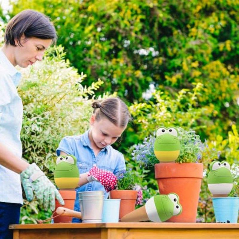4-piece terracotta self-watering tip: automatic plant watering device, continuous water supply system with slow-release wet balls, garden irrigation tools, interesting gardening supplies, high-quality terracotta materials and humidity control.