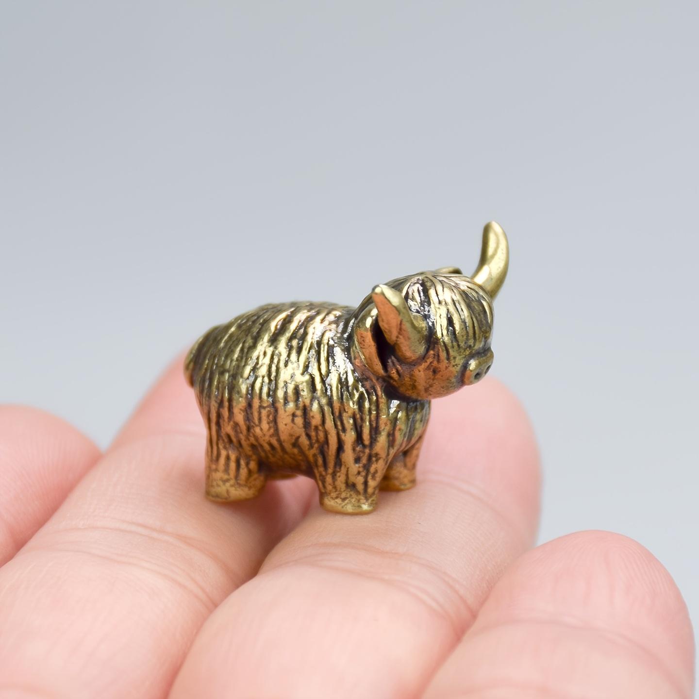 Retro Brass Mini Bull Statue | Solid Brass Material — A Decorative Mini Ornament Suitable for Tea Tables and Various Room Settings (No Electricity Required)